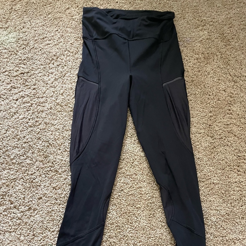 7/8 black lululemon mesh reflective leggings